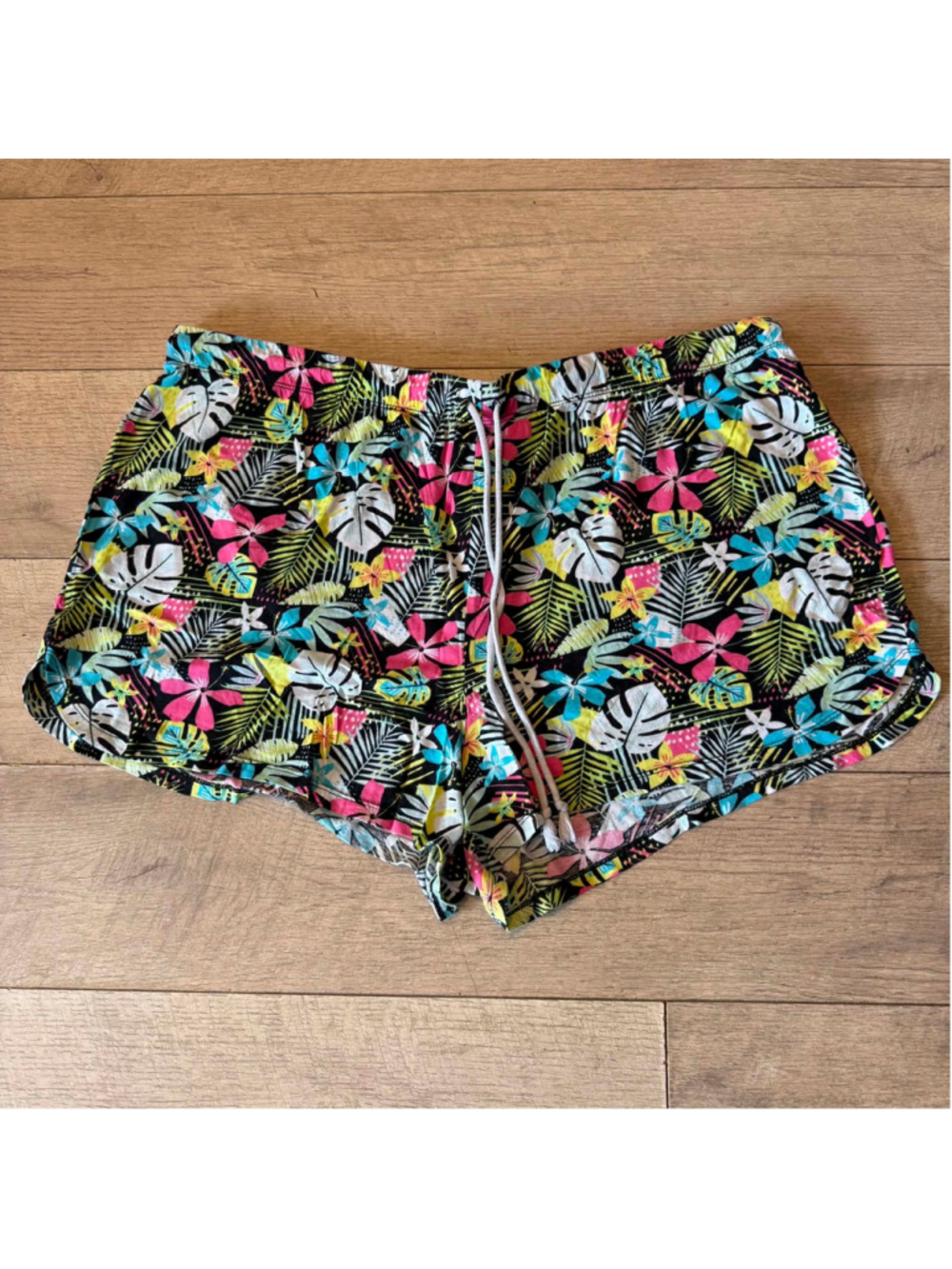 Women's Secret Treasures Tropical Print Shorts 2X Black Multi-color